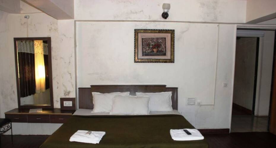 Hotel Whispering Brook, Lonavala 4